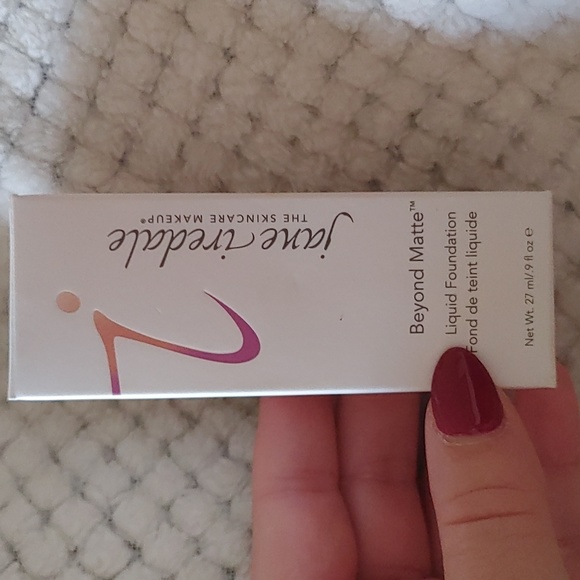 Jane Iredale beyond matte liquid foundation - Picture 4 of 7